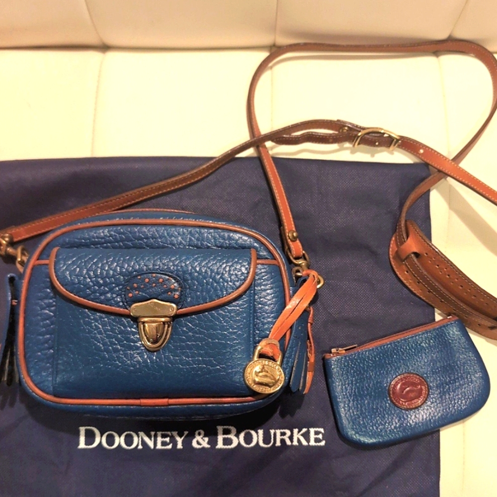 "Dooney & Bourke" Vintage R44 "AWL Sm. Kilty"  w/All Its  Original Accessories!